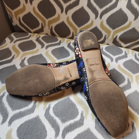 Nine West Black Floral Women's Flats - Picture 4 of 5